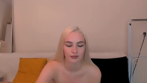 Snapshot of oliviahappy chatting on 22, 10, 2025 oliviaBeauty online show from 22, 10, 2025