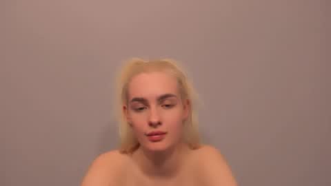 Snapshot of oliviahappy chatting on 19, 3, 2026 oliviaBeauty online show from 19, 3, 2026