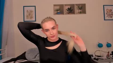 Snapshot of oliviahappy chatting on 15, 4, 2026 oliviaBeauty online show from 15, 4, 2026