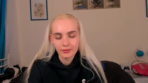 Snapshot of oliviahappy chatting on 20, 4, 2026 oliviaBeauty online show from 20, 4, 2026