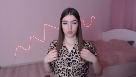 Snapshot of olivialimm chatting on 8, 1, 2025 Olivia online show from 8, 1, 2025