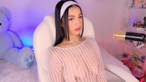 Snapshot of oliviamcneill chatting on 22, 11, 2025 Olivia Mcneill online show from 22, 11, 2025