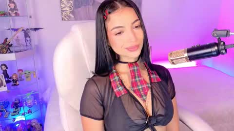 Snapshot of oliviamcneill chatting on 5, 12, 2025 Olivia Mcneill online show from 5, 12, 2025