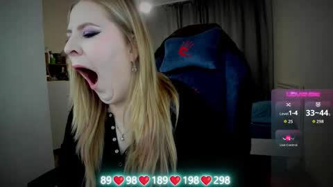 Snapshot of oliviamunk chatting on 7, 10, 2025 . online show from 7, 10, 2025