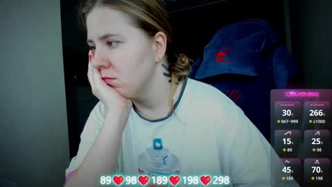 Snapshot of oliviamunk chatting on 4, 11, 2025 . online show from 4, 11, 2025