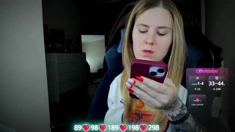 Snapshot of oliviamunk chatting on 22, 11, 2025 . online show from 22, 11, 2025