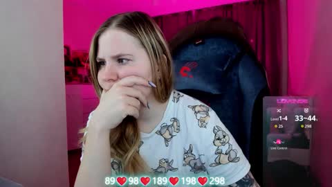 Snapshot of oliviamunk chatting on 30, 11, 2025 . online show from 30, 11, 2025