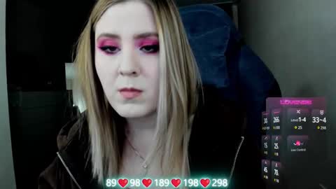 Snapshot of oliviamunk chatting on 5, 12, 2025 . online show from 5, 12, 2025