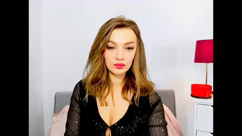 OliviaWomen online show from 8, 1, 2025