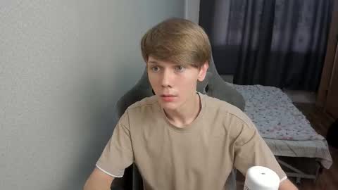 Snapshot of olvr_zoolander chatting on 6, 3, 2026 Oliver and Mira online show from 6, 3, 2026