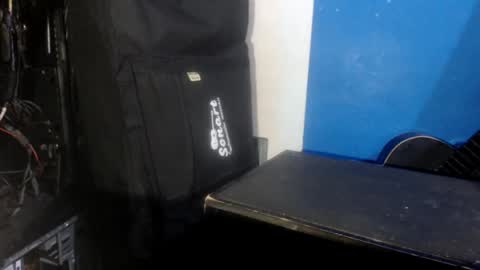 Snapshot of oly10022020 chatting on 17, 10, 2025 OlySantos online show from 17, 10, 2025