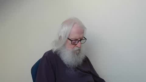 Snapshot of onanister chatting on 25, 4, 2026 Somewhere over the rainbow online show from 25, 4, 2026