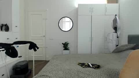 Snapshot of onebestlover chatting on 9, 2, 2026 onebestlover online show from 9, 2, 2026