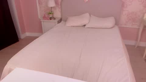 Snapshot of oneblondenicole chatting on 24, 12, 2024 Nicole online show from 24, 12, 2024