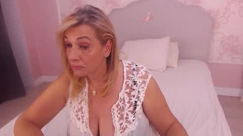 Snapshot of oneblondenicole chatting on 19, 10, 2025 Nicole online show from 19, 10, 2025