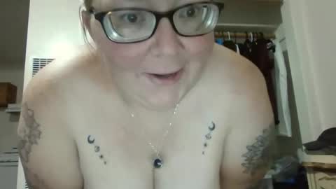 Snapshot of onedaffodil84 chatting on 31, 12, 2024 Pixie online show from 31, 12, 2024