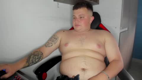 Snapshot of onewhiteboichub chatting on 1, 5, 2026 Andres INDEPENDENT MODEL online show from 1, 5, 2026