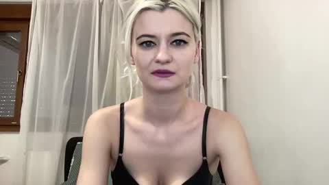 Snapshot of onika_cox chatting on 7, 4, 2026 Onika online show from 7, 4, 2026