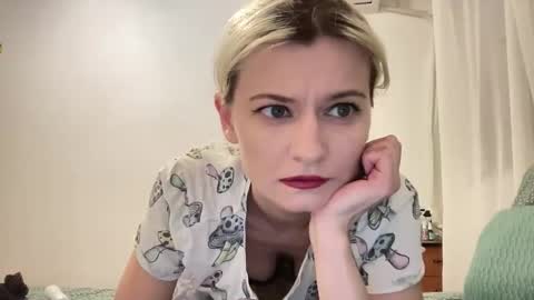 Snapshot of onika_cox chatting on 8, 6, 2026 Onika online show from 8, 6, 2026