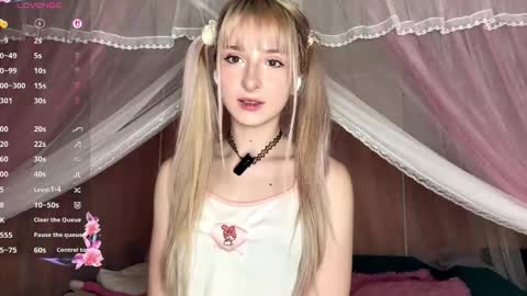 Snapshot of onlyeva1 chatting on 5, 4, 2026 Eva online show from 5, 4, 2026
