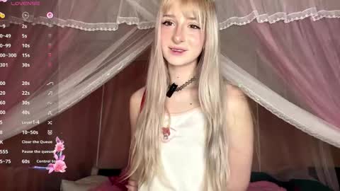 Snapshot of onlyeva1 chatting on 8, 4, 2026 Eva online show from 8, 4, 2026