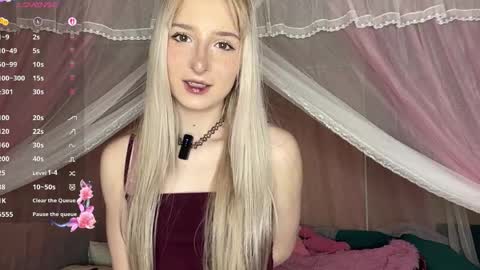 Snapshot of onlyeva1 chatting on 12, 4, 2026 Eva online show from 12, 4, 2026