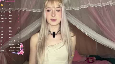 Snapshot of onlyeva1 chatting on 19, 4, 2026 Eva online show from 19, 4, 2026