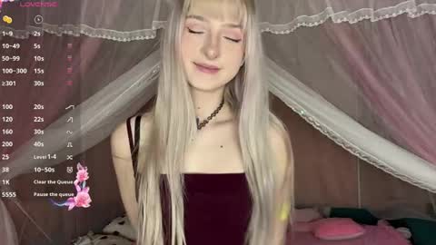 Snapshot of onlyeva1 chatting on 20, 4, 2026 Eva online show from 20, 4, 2026