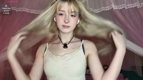 Snapshot of onlyeva1 chatting on 9, 5, 2026 Eva online show from 9, 5, 2026