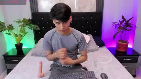 Snapshot of onlyjos_ chatting on 18, 10, 2025 Josh - Schedule 1400 - 2200 online show from 18, 10, 2025