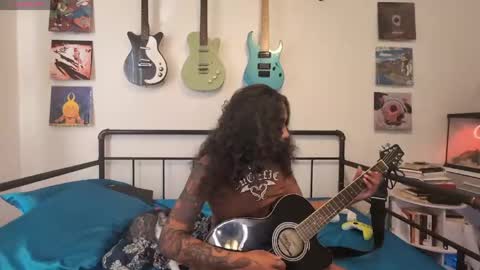 Snapshot of onlystrings chatting on 1, 4, 2026 Duo online show from 1, 4, 2026