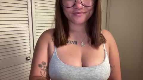 Miss Girly online show from 9, 11, 2025