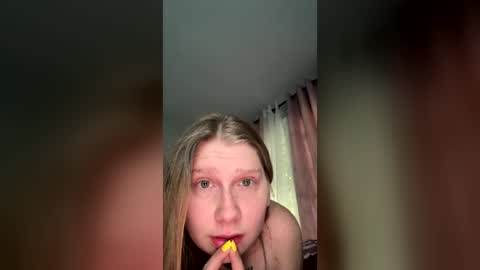 Snapshot of oohlarae22 chatting on 26, 6, 2026 oohlarae22 online show from 26, 6, 2026