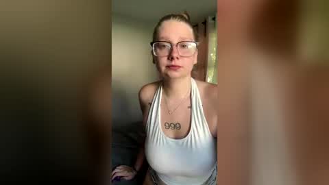 Snapshot of oohlarae22 chatting on 29, 6, 2026 oohlarae22 online show from 29, 6, 2026