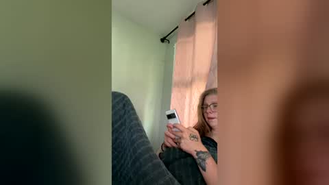 Snapshot of oohlarae22 chatting on 2, 7, 2026 oohlarae22 online show from 2, 7, 2026