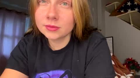 Snapshot of oohlarae22 chatting on 23, 7, 2026 oohlarae22 online show from 23, 7, 2026