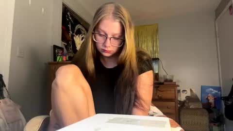 Snapshot of oohlarae22 chatting on 31, 7, 2026 oohlarae22 online show from 31, 7, 2026