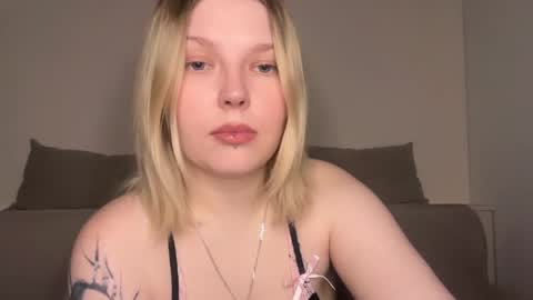 Snapshot of opheliaritz chatting on 8, 4, 2026 Ophelia online show from 8, 4, 2026