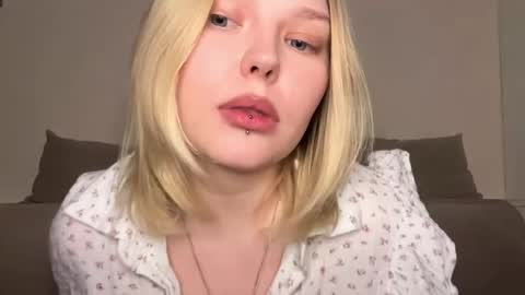 Snapshot of opheliaritz chatting on 13, 4, 2026 Ophelia online show from 13, 4, 2026