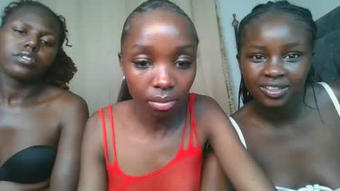 Snapshot of ophellia1 chatting on 5, 8, 2026 ophellia1 online show from 5, 8, 2026