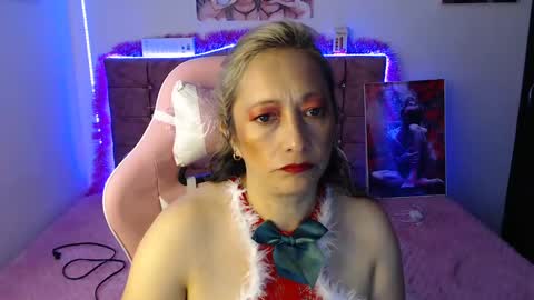 Snapshot of oriana_100 chatting on 17, 12, 2024 oriana_100 online show from 17, 12, 2024