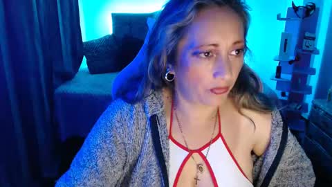 Snapshot of oriana_100 chatting on 1, 2, 2025 oriana_100 online show from 1, 2, 2025