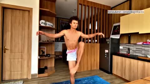 Snapshot of orlando__bloom chatting on 3, 4, 2026 Fansly and Instagram - online show from 3, 4, 2026