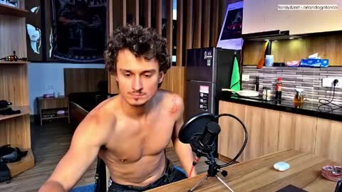 Snapshot of orlando__bloom chatting on 10, 4, 2026 Fansly and Instagram - online show from 10, 4, 2026