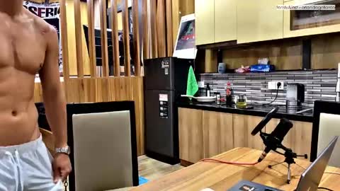 Snapshot of orlando__bloom chatting on 12, 4, 2026 Fansly and Instagram - online show from 12, 4, 2026