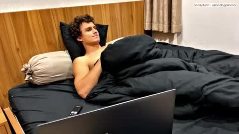 Snapshot of orlando__bloom chatting on 16, 4, 2026 Fansly and Instagram - online show from 16, 4, 2026