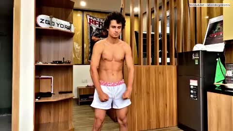 Snapshot of orlando__bloom chatting on 17, 4, 2026 Fansly and Instagram - online show from 17, 4, 2026