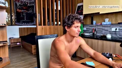 Snapshot of orlando__bloom chatting on 24, 4, 2026 Fansly and Instagram - online show from 24, 4, 2026