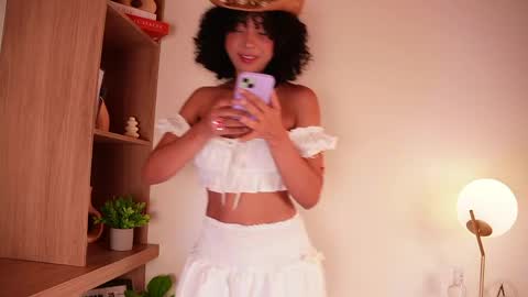 Snapshot of oshun_25 chatting on 6, 4, 2026 Oshun online show from 6, 4, 2026