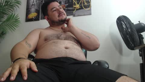 Snapshot of oso_gael chatting on 12, 1, 2025 Bear Gael online show from 12, 1, 2025